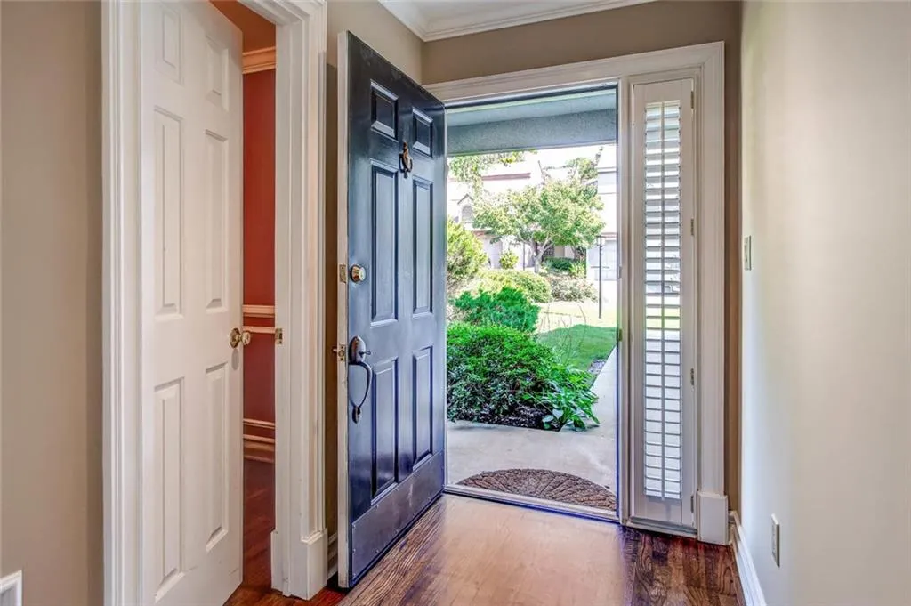 2914 Lenox Road Unit 7, Atlanta, Georgia 30324, 2 Bedrooms Bedrooms, ,2 BathroomsBathrooms,Residential,Sold,2914 Lenox Road Unit 7,5728249