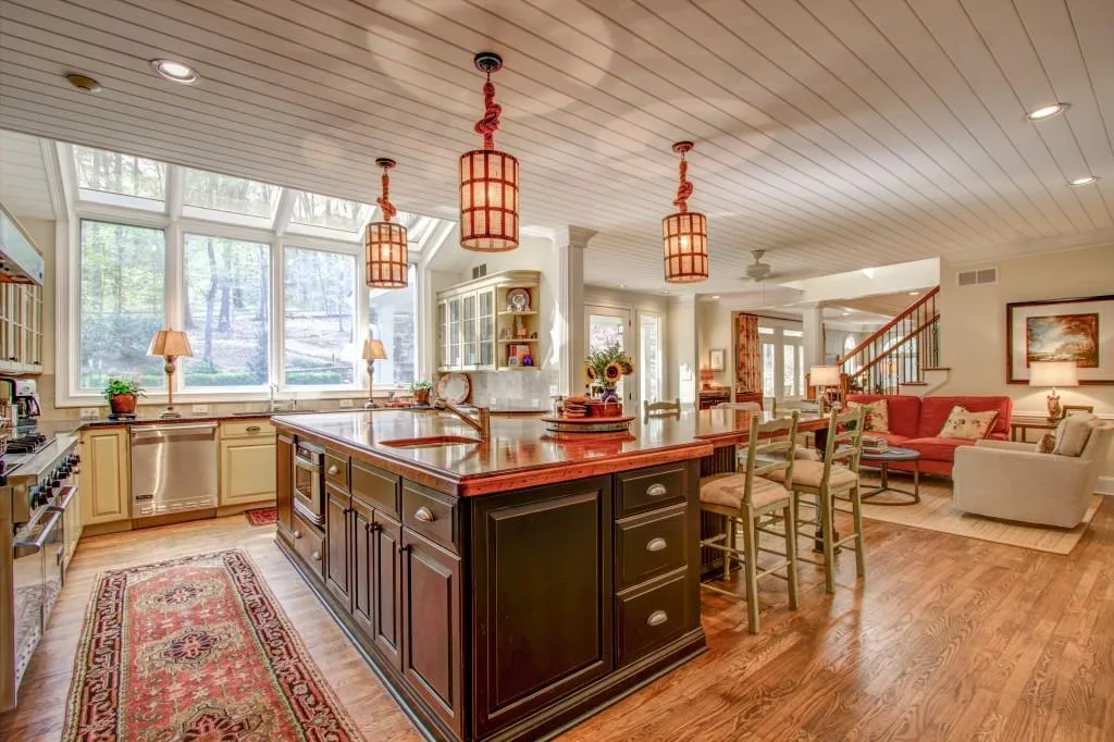 7000 Riverside Drive, Sandy Springs, Georgia 30328, 4 Bedrooms Bedrooms, ,4 BathroomsBathrooms,Residential,Sold,7000 Riverside Drive,5731812