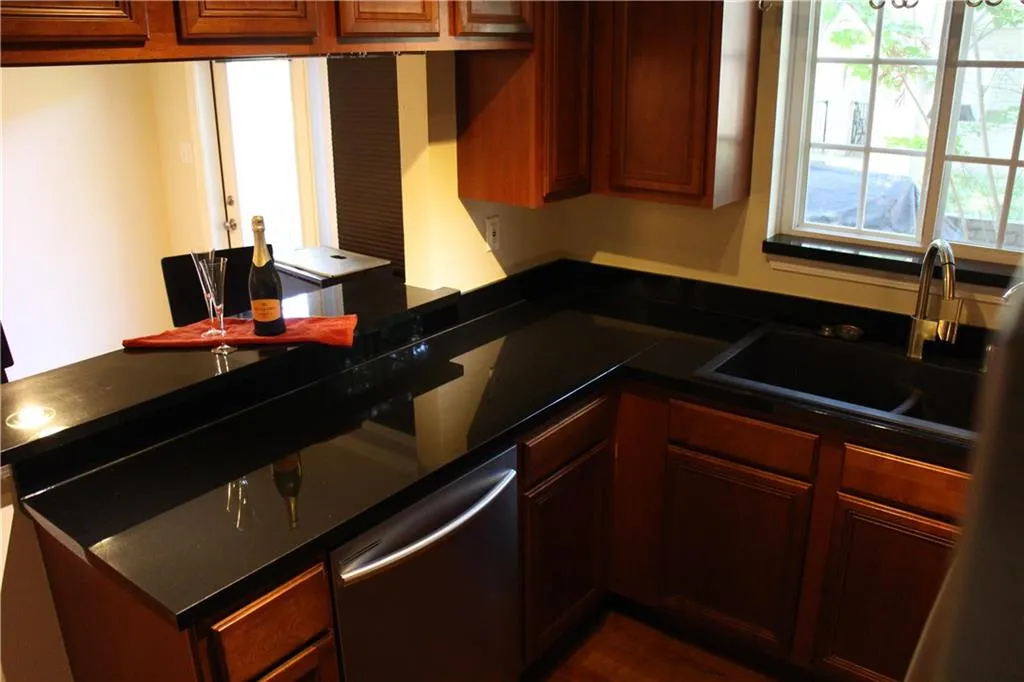 6940 Roswell Road Unit 20c, Atlanta, Georgia 30328, 2 Bedrooms Bedrooms, ,1 BathroomBathrooms,Residential,Sold,6940 Roswell Road Unit 20c,5876689
