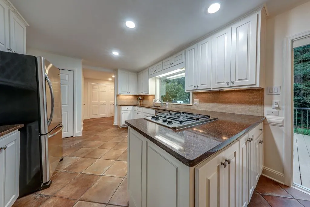 210 Mount Paran Road, Atlanta, Georgia 30327, 4 Bedrooms Bedrooms, ,3 BathroomsBathrooms,Residential,Sold,210 Mount Paran Road,6782373