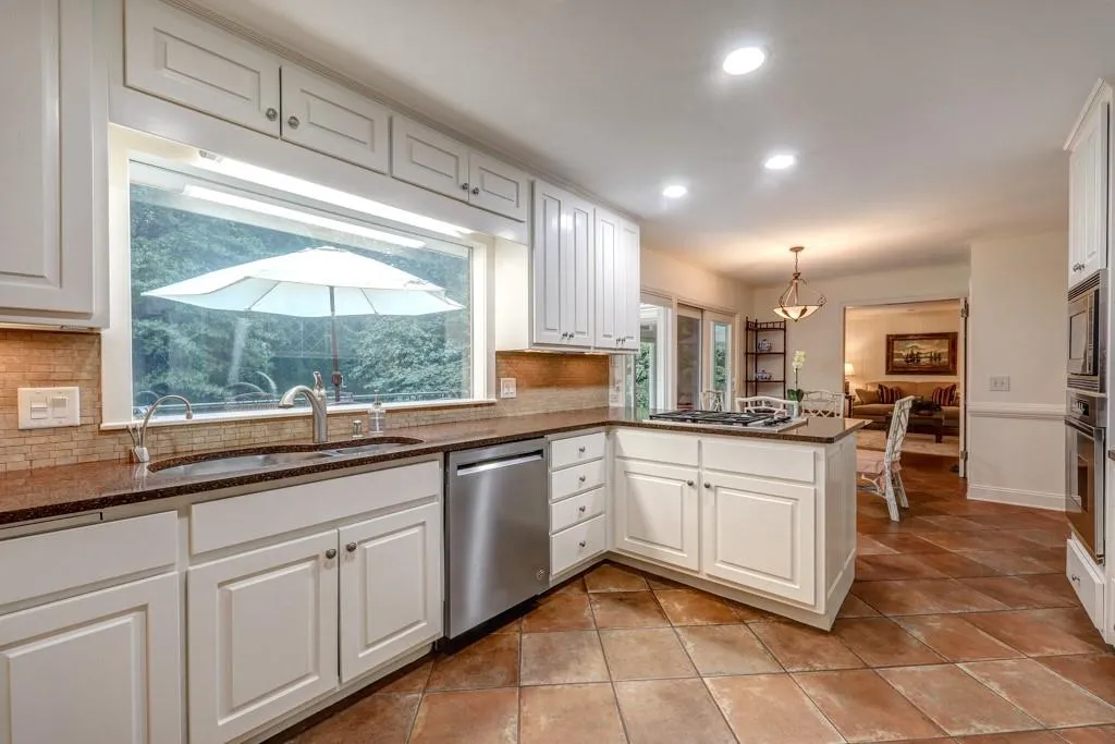 210 Mount Paran Road, Atlanta, Georgia 30327, 4 Bedrooms Bedrooms, ,3 BathroomsBathrooms,Residential,Sold,210 Mount Paran Road,6782373