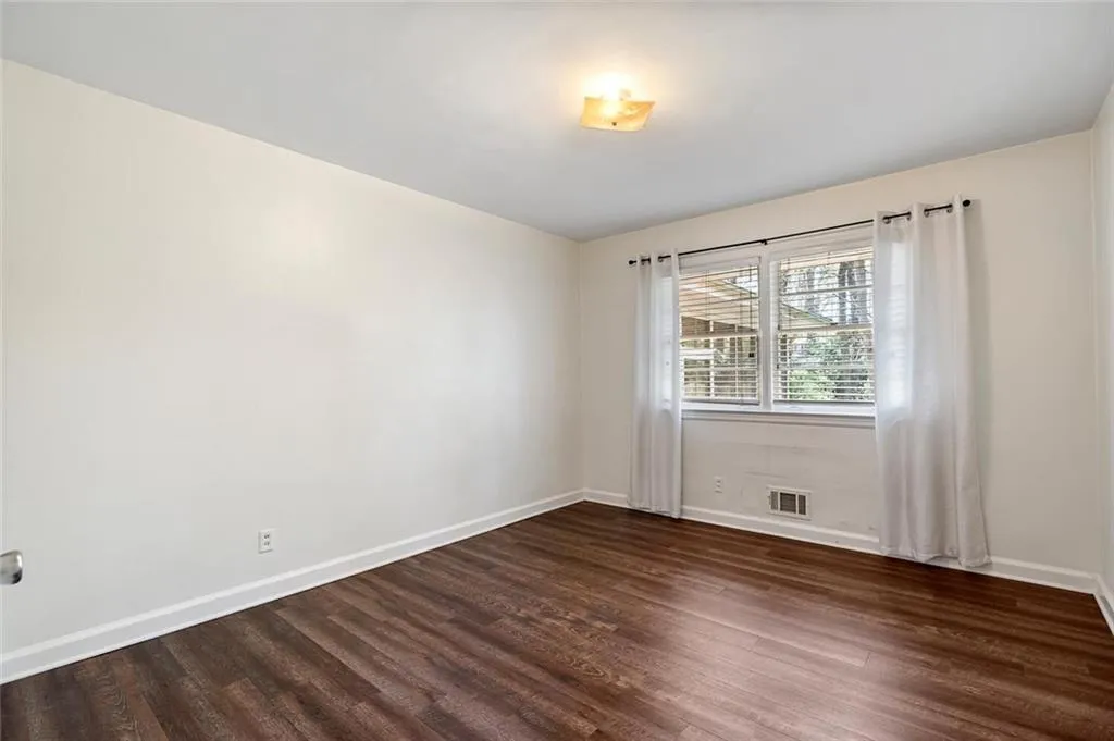 645 Pauley Place, Sandy Springs, Georgia 30328, 3 Bedrooms Bedrooms, ,2 BathroomsBathrooms,Residential,Sold,645 Pauley Place,7020201