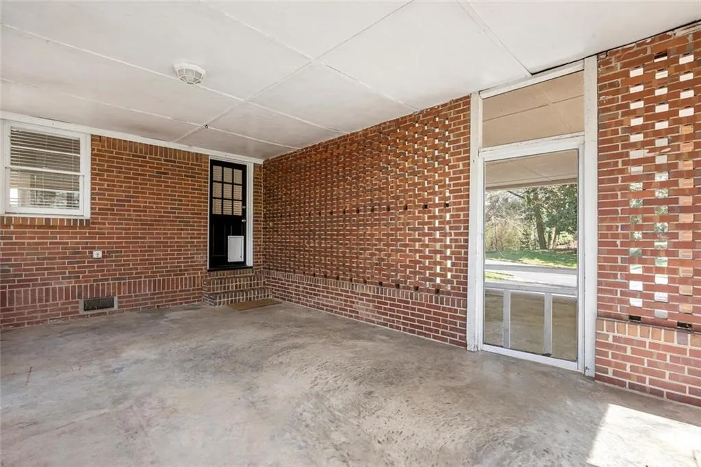 645 Pauley Place, Sandy Springs, Georgia 30328, 3 Bedrooms Bedrooms, ,2 BathroomsBathrooms,Residential,Sold,645 Pauley Place,7020201