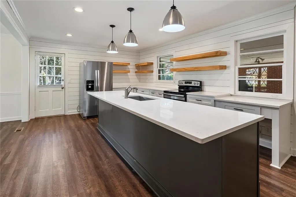 645 Pauley Place, Sandy Springs, Georgia 30328, 3 Bedrooms Bedrooms, ,2 BathroomsBathrooms,Residential,Sold,645 Pauley Place,7020201