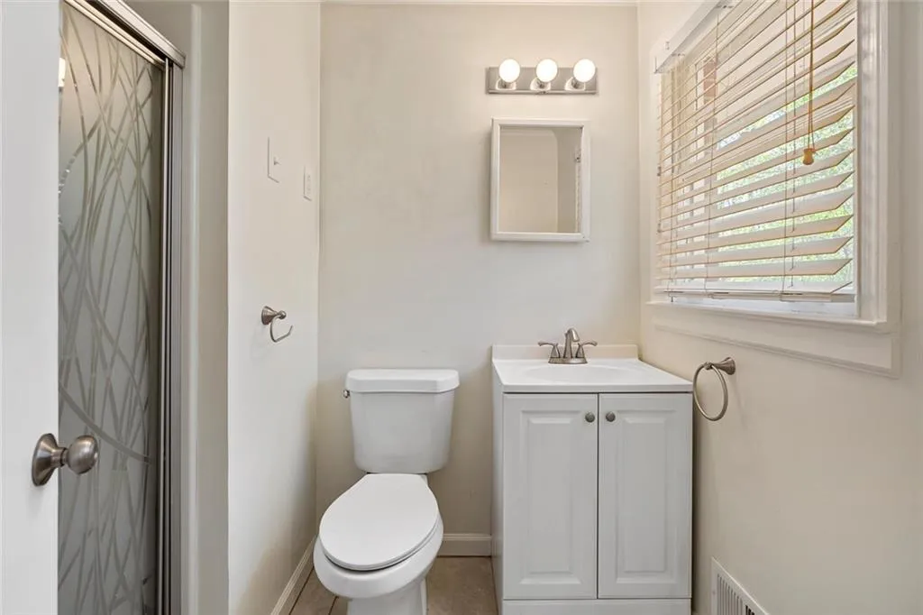 645 Pauley Place, Sandy Springs, Georgia 30328, 3 Bedrooms Bedrooms, ,2 BathroomsBathrooms,Residential,Sold,645 Pauley Place,7020201