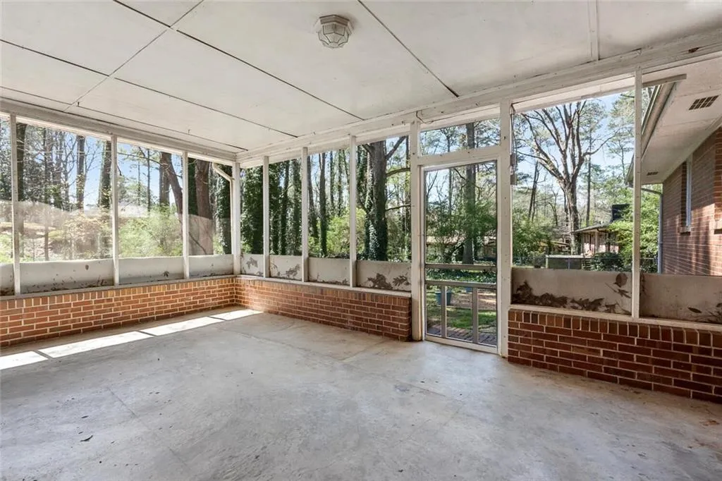 645 Pauley Place, Sandy Springs, Georgia 30328, 3 Bedrooms Bedrooms, ,2 BathroomsBathrooms,Residential,Sold,645 Pauley Place,7020201