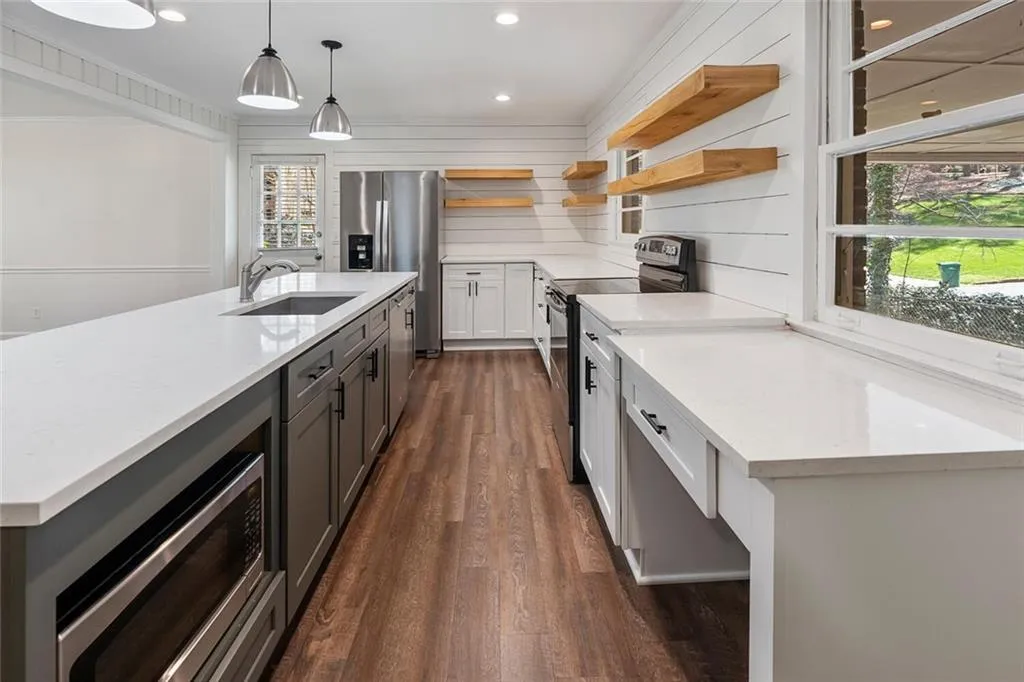 645 Pauley Place, Sandy Springs, Georgia 30328, 3 Bedrooms Bedrooms, ,2 BathroomsBathrooms,Residential,Sold,645 Pauley Place,7020201