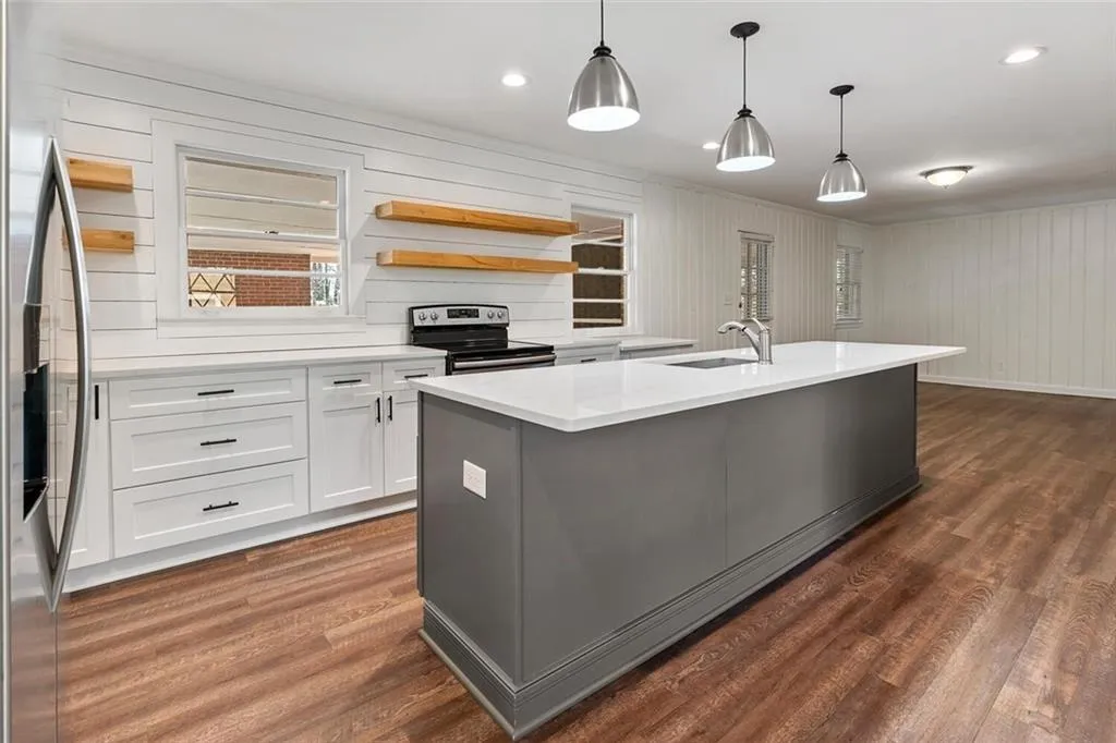 645 Pauley Place, Sandy Springs, Georgia 30328, 3 Bedrooms Bedrooms, ,2 BathroomsBathrooms,Residential,Sold,645 Pauley Place,7020201