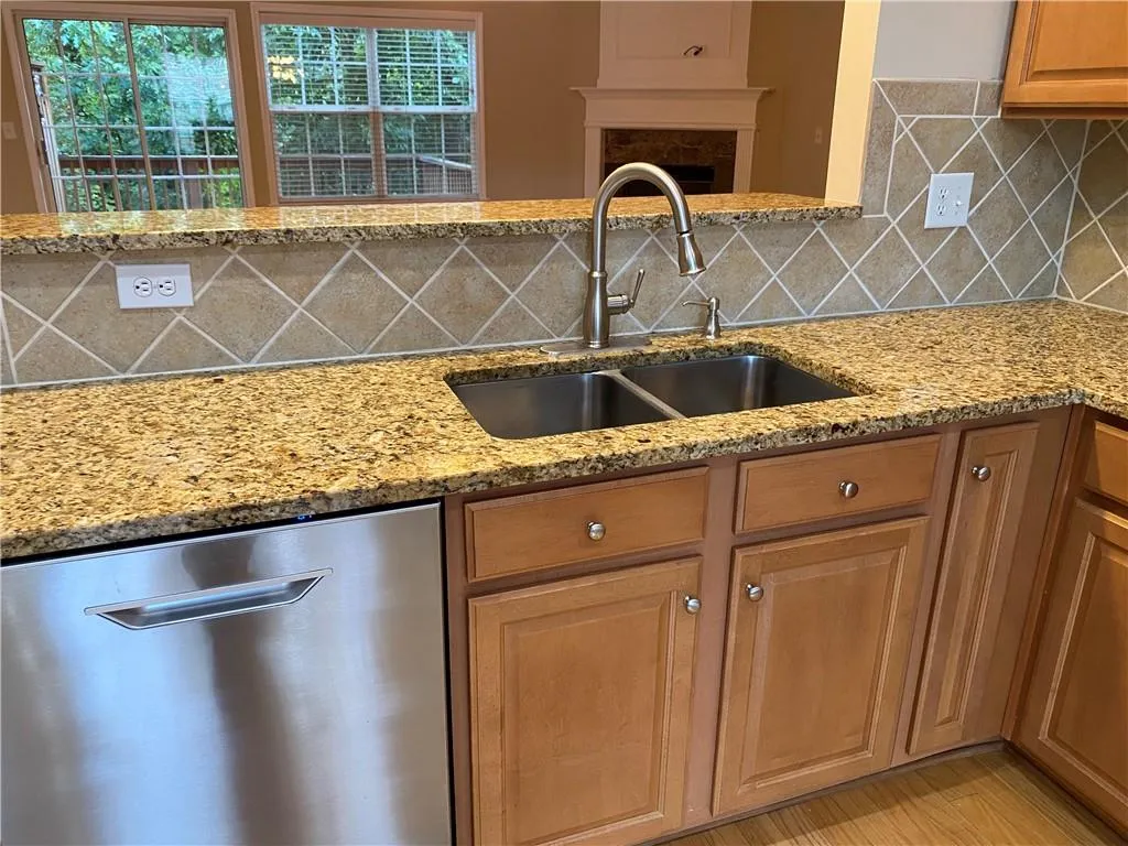 7826 Welsford Point, Sandy Springs, Georgia 30350, 3 Bedrooms Bedrooms, ,3 BathroomsBathrooms,Residential,Sold,7826 Welsford Point,6932277