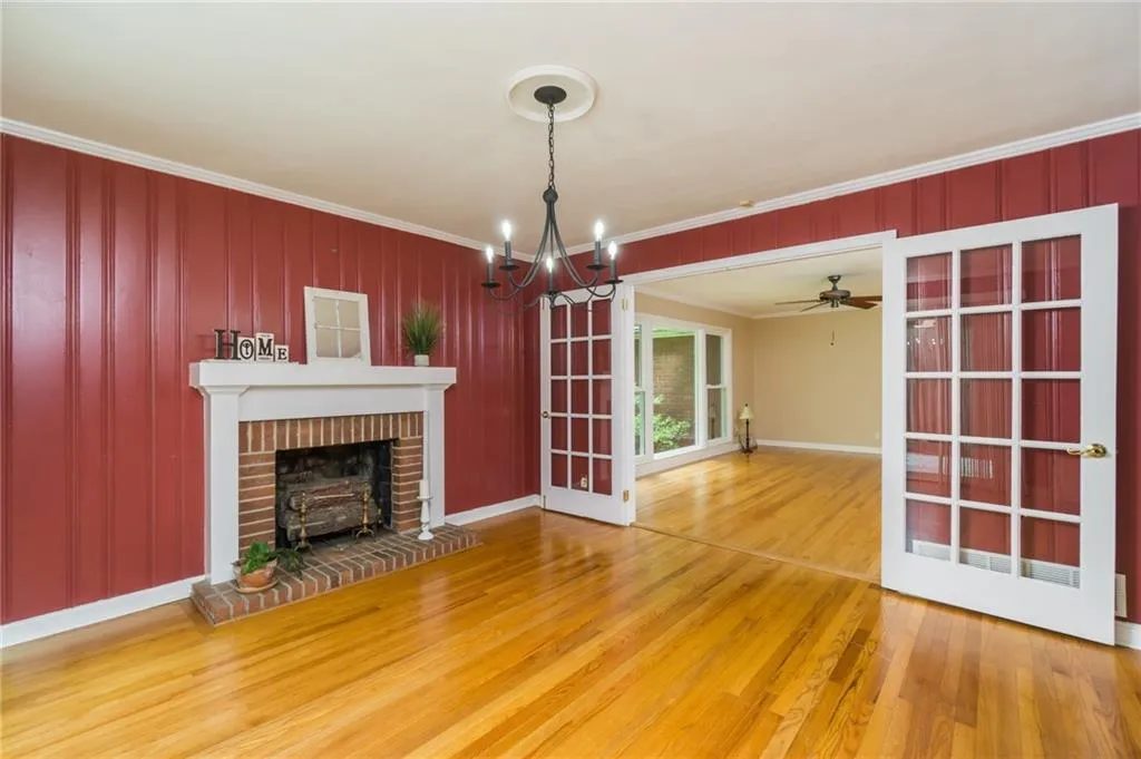 680 Carriage Drive, Sandy Springs, Georgia 30328, 3 Bedrooms Bedrooms, ,2 BathroomsBathrooms,Residential,Sold,680 Carriage Drive,6906377