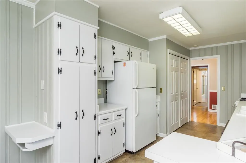 680 Carriage Drive, Sandy Springs, Georgia 30328, 3 Bedrooms Bedrooms, ,2 BathroomsBathrooms,Residential,Sold,680 Carriage Drive,6906377