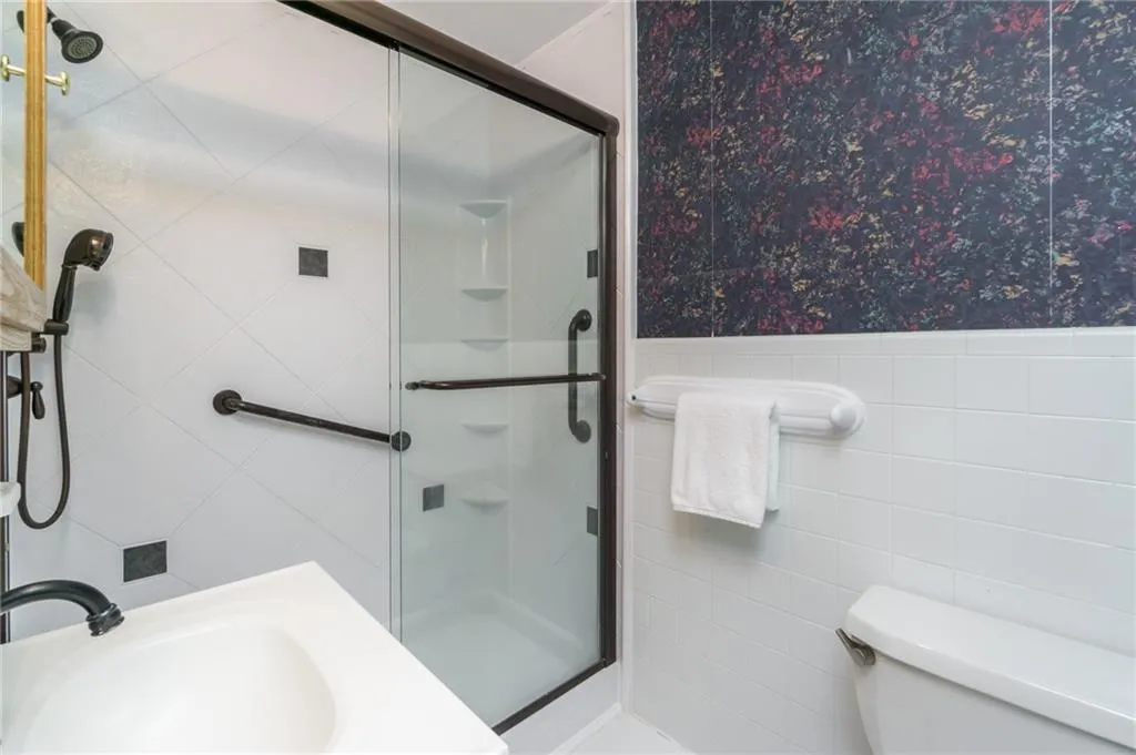 680 Carriage Drive, Sandy Springs, Georgia 30328, 3 Bedrooms Bedrooms, ,2 BathroomsBathrooms,Residential,Sold,680 Carriage Drive,6906377