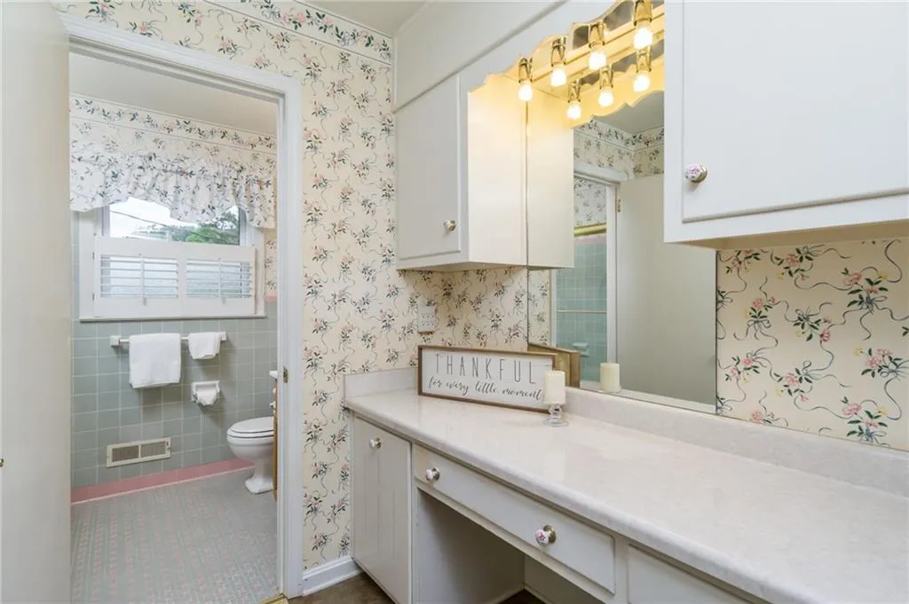 680 Carriage Drive, Sandy Springs, Georgia 30328, 3 Bedrooms Bedrooms, ,2 BathroomsBathrooms,Residential,Sold,680 Carriage Drive,6906377