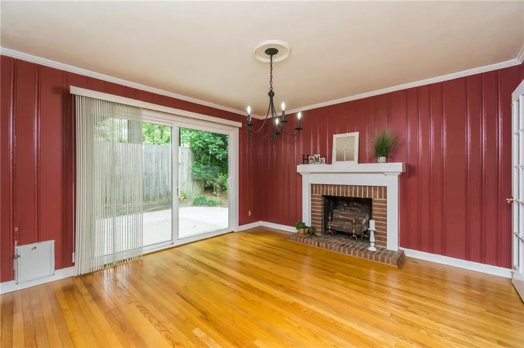 680 Carriage Drive, Sandy Springs, Georgia 30328, 3 Bedrooms Bedrooms, ,2 BathroomsBathrooms,Residential,Sold,680 Carriage Drive,6906377