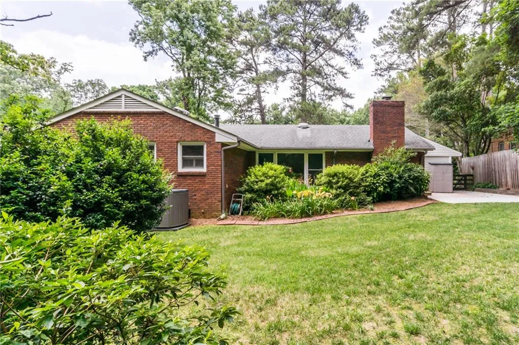 680 Carriage Drive, Sandy Springs, Georgia 30328, 3 Bedrooms Bedrooms, ,2 BathroomsBathrooms,Residential,Sold,680 Carriage Drive,6906377