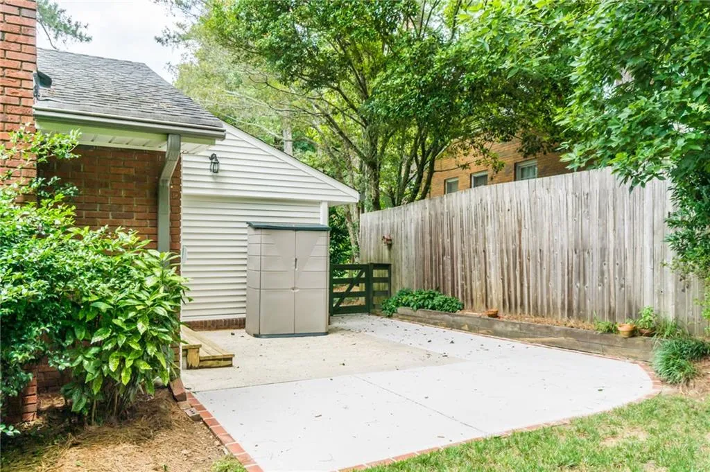 680 Carriage Drive, Sandy Springs, Georgia 30328, 3 Bedrooms Bedrooms, ,2 BathroomsBathrooms,Residential,Sold,680 Carriage Drive,6906377