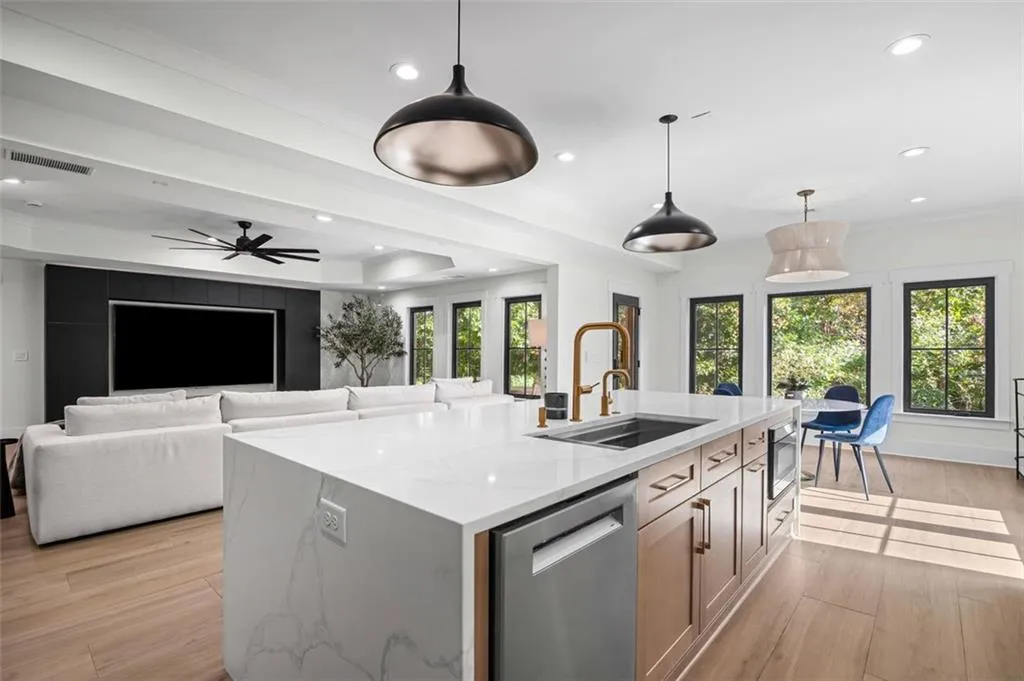 1735 High Trail, Atlanta, Georgia 30339, 6 Bedrooms Bedrooms, ,7 BathroomsBathrooms,Residential,For Sale,1735 High Trail,7670702