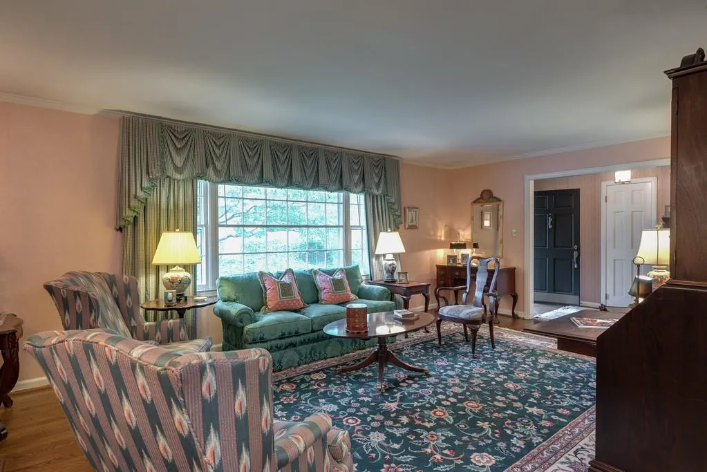 4700 High Point Road, Sandy Springs, Georgia 30342, 5 Bedrooms Bedrooms, ,4 BathroomsBathrooms,Residential,Sold,4700 High Point Road,6566558