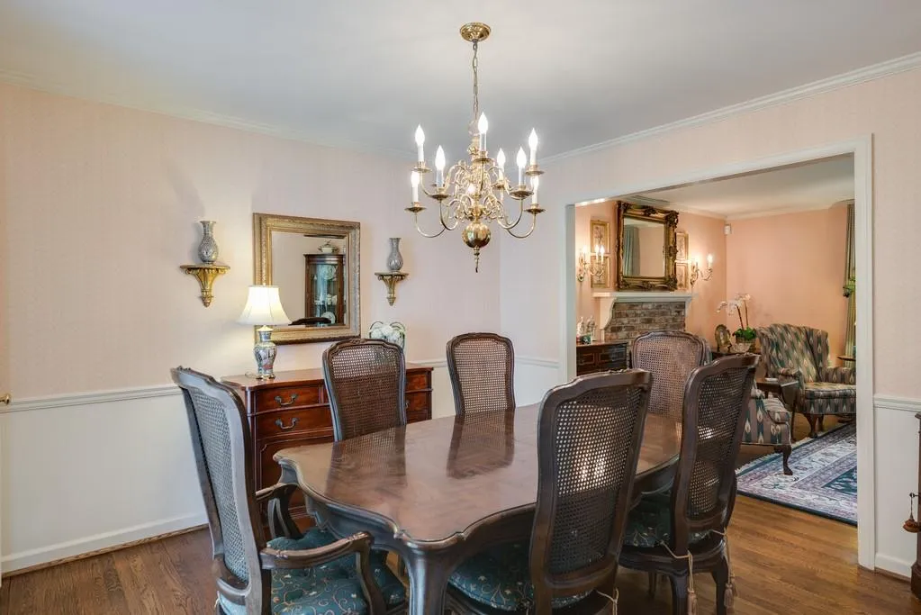 4700 High Point Road, Sandy Springs, Georgia 30342, 5 Bedrooms Bedrooms, ,4 BathroomsBathrooms,Residential,Sold,4700 High Point Road,6566558