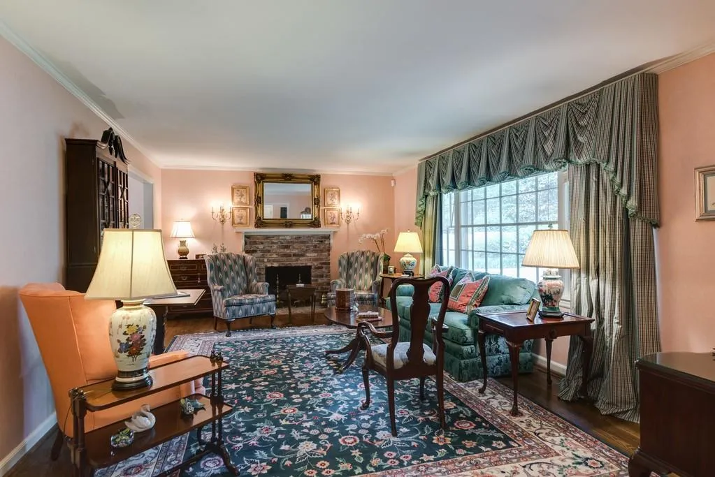4700 High Point Road, Sandy Springs, Georgia 30342, 5 Bedrooms Bedrooms, ,4 BathroomsBathrooms,Residential,Sold,4700 High Point Road,6566558