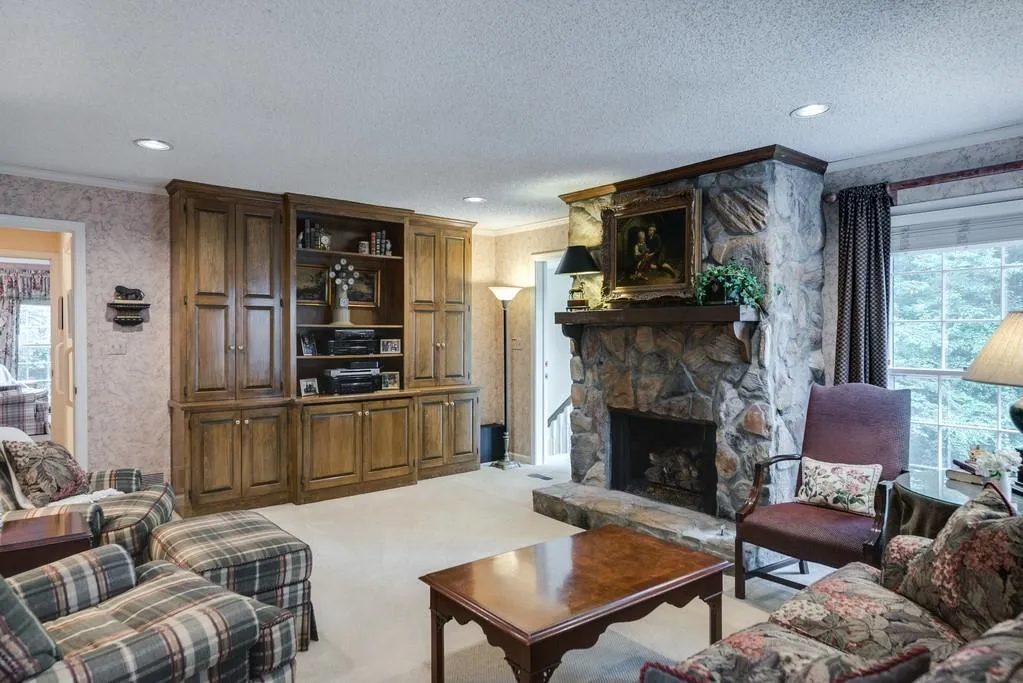 4700 High Point Road, Sandy Springs, Georgia 30342, 5 Bedrooms Bedrooms, ,4 BathroomsBathrooms,Residential,Sold,4700 High Point Road,6566558
