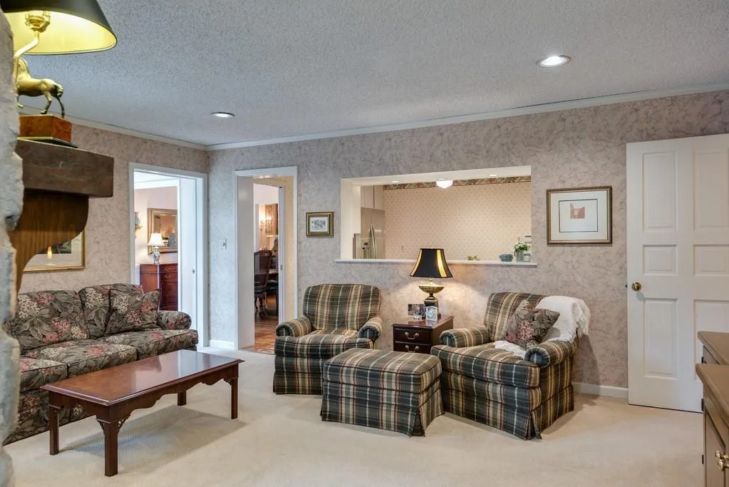 4700 High Point Road, Sandy Springs, Georgia 30342, 5 Bedrooms Bedrooms, ,4 BathroomsBathrooms,Residential,Sold,4700 High Point Road,6566558