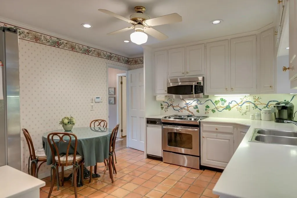 4700 High Point Road, Sandy Springs, Georgia 30342, 5 Bedrooms Bedrooms, ,4 BathroomsBathrooms,Residential,Sold,4700 High Point Road,6566558