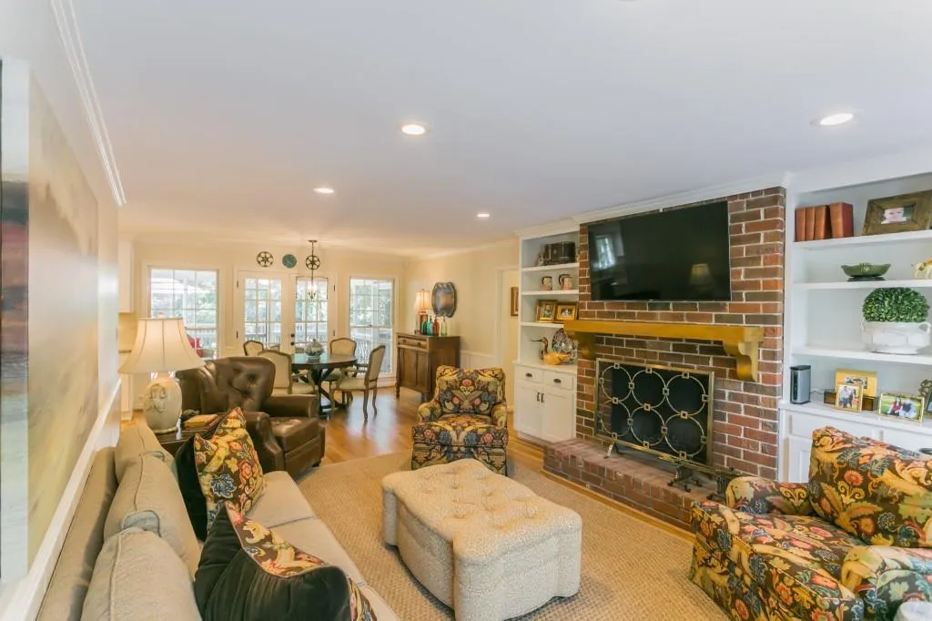 6385 River Overlook Drive, Sandy Springs, Georgia 30328, 5 Bedrooms Bedrooms, ,4 BathroomsBathrooms,Residential,Sold,6385 River Overlook Drive,6537014