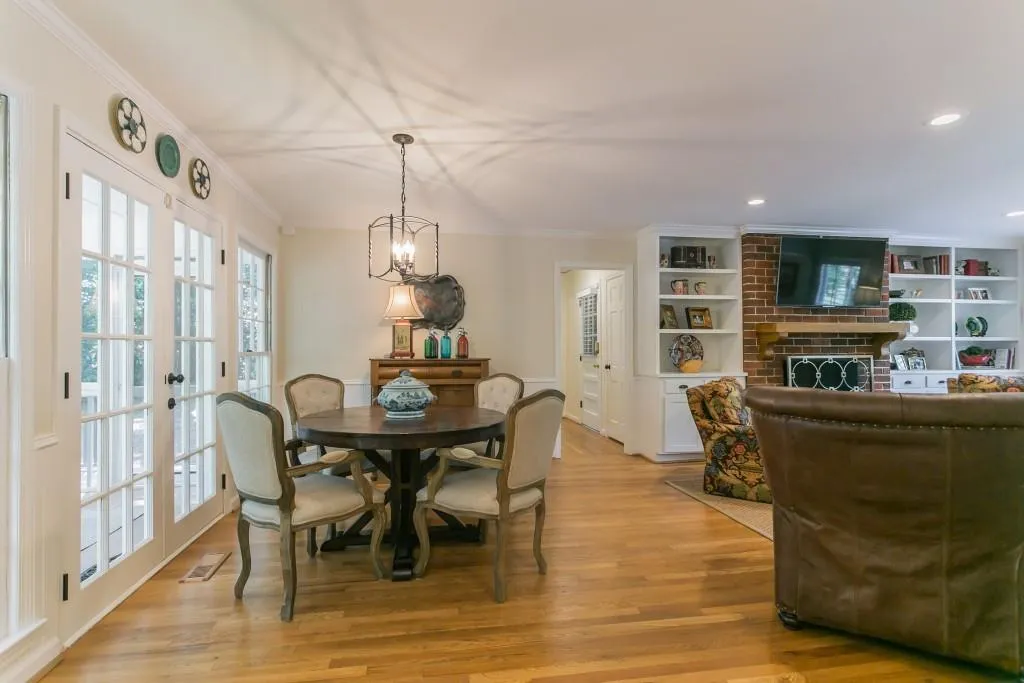 6385 River Overlook Drive, Sandy Springs, Georgia 30328, 5 Bedrooms Bedrooms, ,4 BathroomsBathrooms,Residential,Sold,6385 River Overlook Drive,6537014