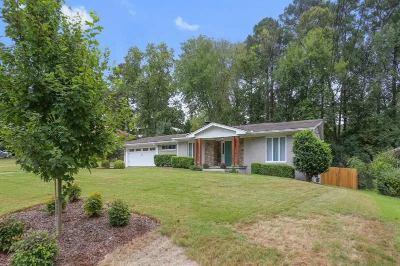 715 Glenforest Road, Atlanta, Georgia 30328, 3 Bedrooms Bedrooms, ,2 BathroomsBathrooms,Residential,Sold,715 Glenforest Road,6091086