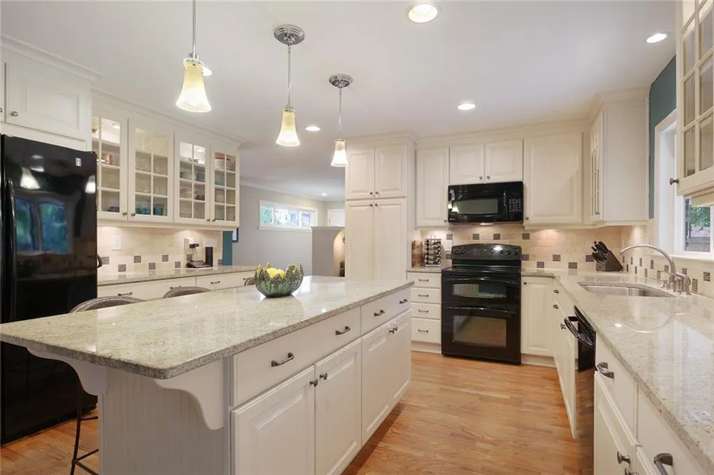 715 Glenforest Road, Atlanta, Georgia 30328, 3 Bedrooms Bedrooms, ,2 BathroomsBathrooms,Residential,Sold,715 Glenforest Road,6091086