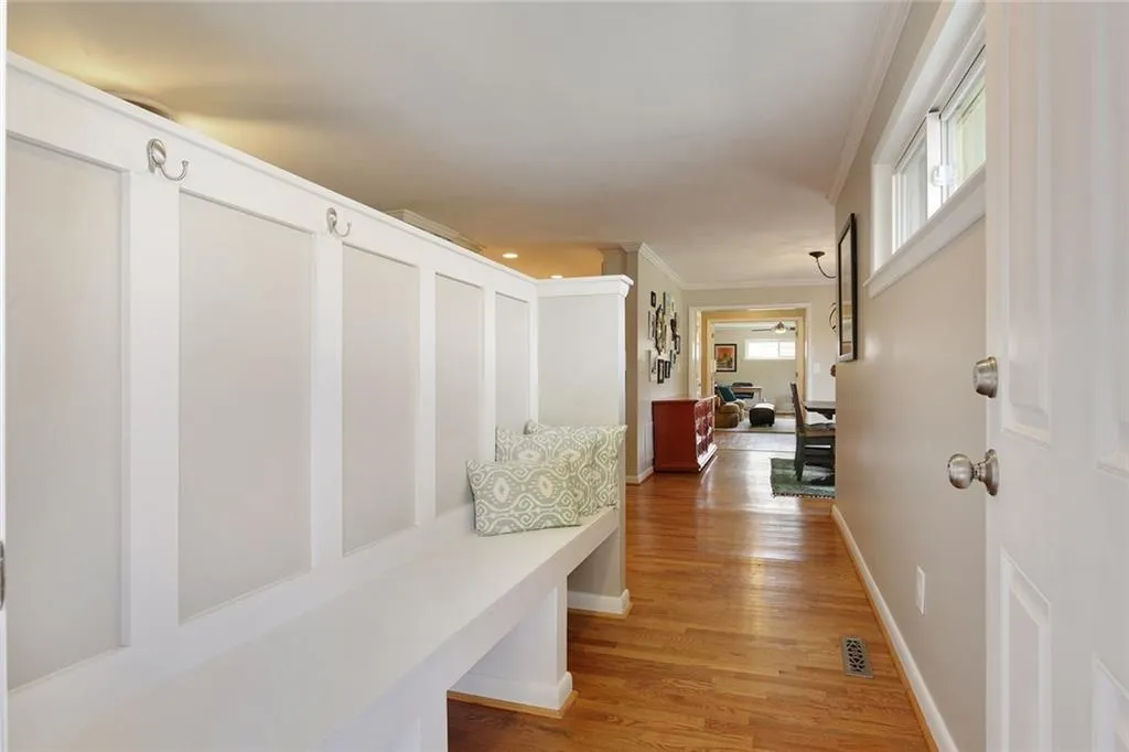 715 Glenforest Road, Atlanta, Georgia 30328, 3 Bedrooms Bedrooms, ,2 BathroomsBathrooms,Residential,Sold,715 Glenforest Road,6091086