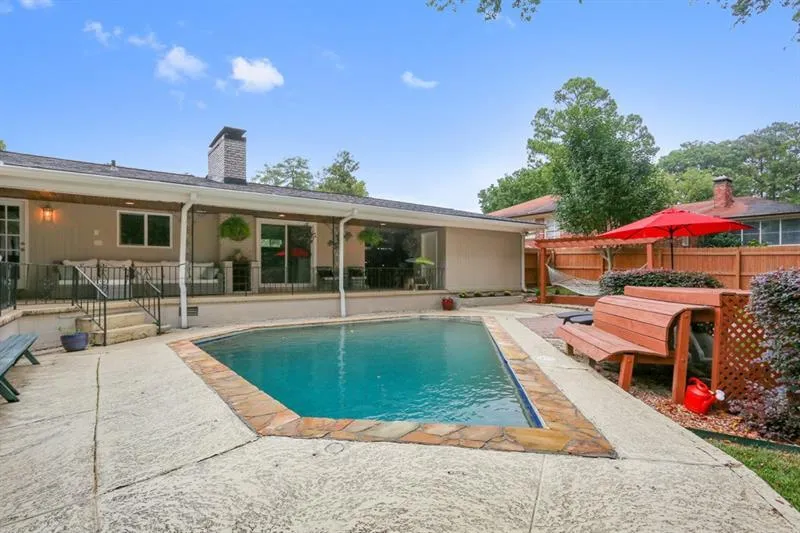 715 Glenforest Road, Atlanta, Georgia 30328, 3 Bedrooms Bedrooms, ,2 BathroomsBathrooms,Residential,Sold,715 Glenforest Road,6091086