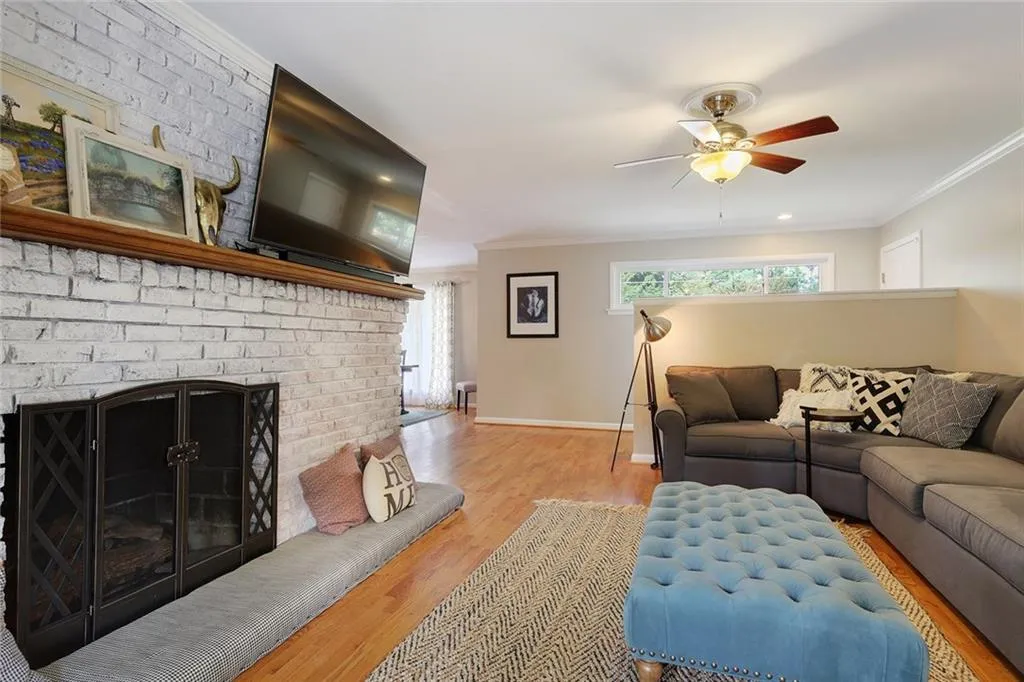715 Glenforest Road, Atlanta, Georgia 30328, 3 Bedrooms Bedrooms, ,2 BathroomsBathrooms,Residential,Sold,715 Glenforest Road,6091086