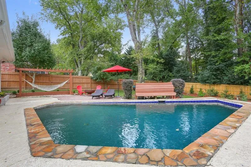 715 Glenforest Road, Atlanta, Georgia 30328, 3 Bedrooms Bedrooms, ,2 BathroomsBathrooms,Residential,Sold,715 Glenforest Road,6091086