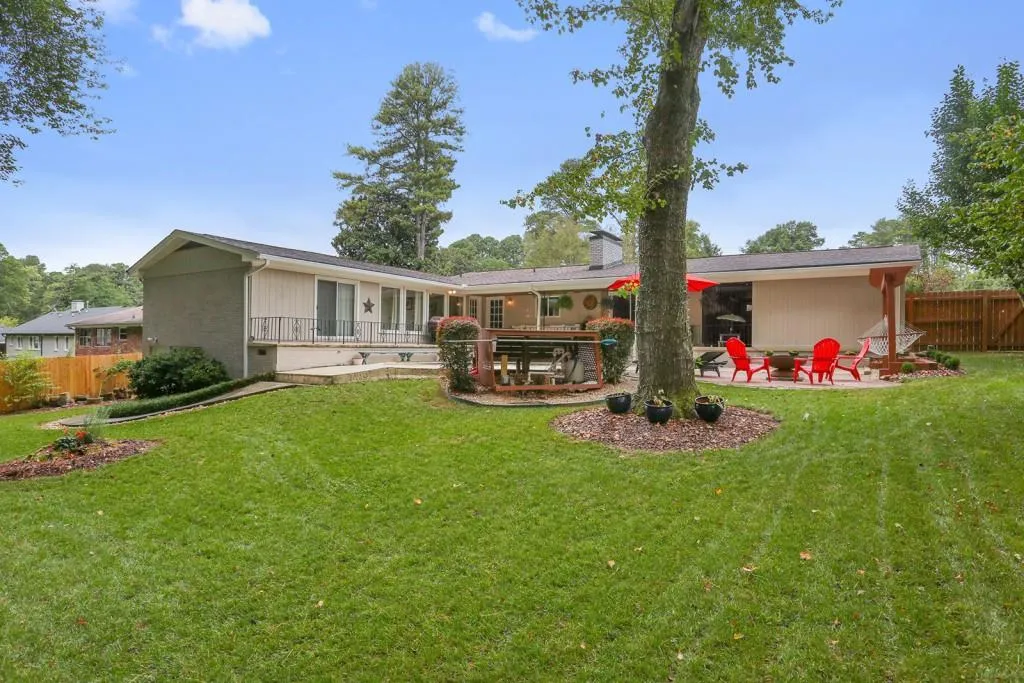 715 Glenforest Road, Atlanta, Georgia 30328, 3 Bedrooms Bedrooms, ,2 BathroomsBathrooms,Residential,Sold,715 Glenforest Road,6091086