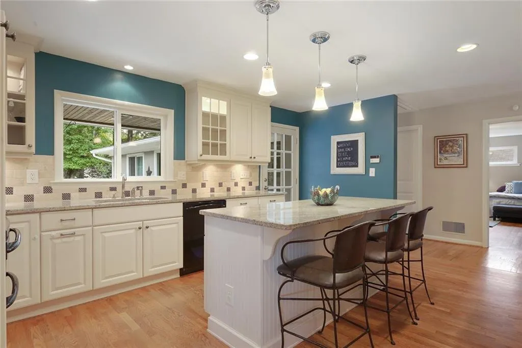 715 Glenforest Road, Atlanta, Georgia 30328, 3 Bedrooms Bedrooms, ,2 BathroomsBathrooms,Residential,Sold,715 Glenforest Road,6091086