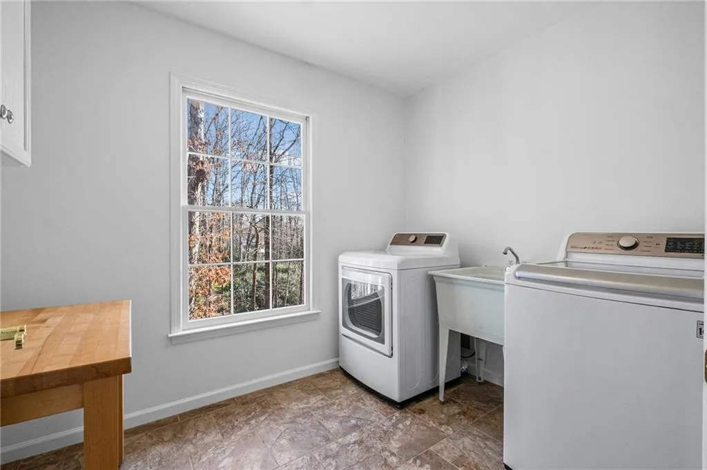 235 Abington Drive, Sandy Springs, Georgia 30328, 4 Bedrooms Bedrooms, ,2 BathroomsBathrooms,Residential,For Sale,235 Abington Drive,7731761