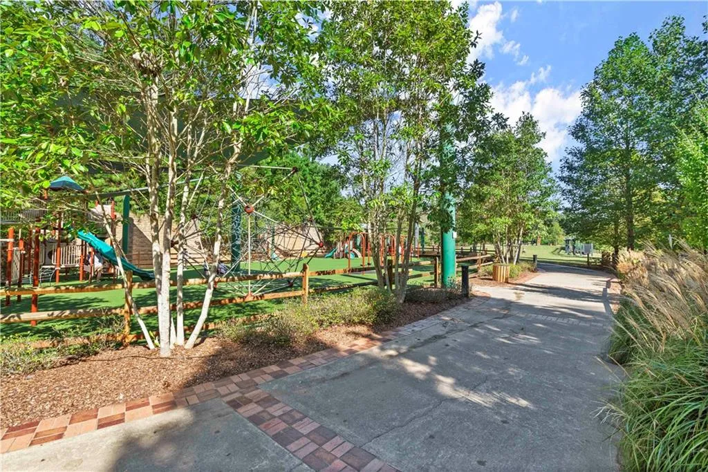 6985 Wycombe Road, Sandy Springs, Georgia 30328, 6 Bedrooms Bedrooms, ,3 BathroomsBathrooms,Residential,Sold,6985 Wycombe Road,6949540