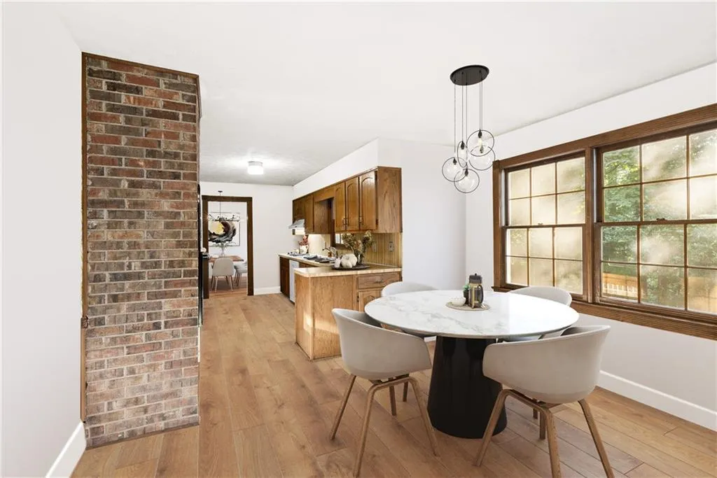 6985 Wycombe Road, Sandy Springs, Georgia 30328, 6 Bedrooms Bedrooms, ,3 BathroomsBathrooms,Residential,Sold,6985 Wycombe Road,6949540