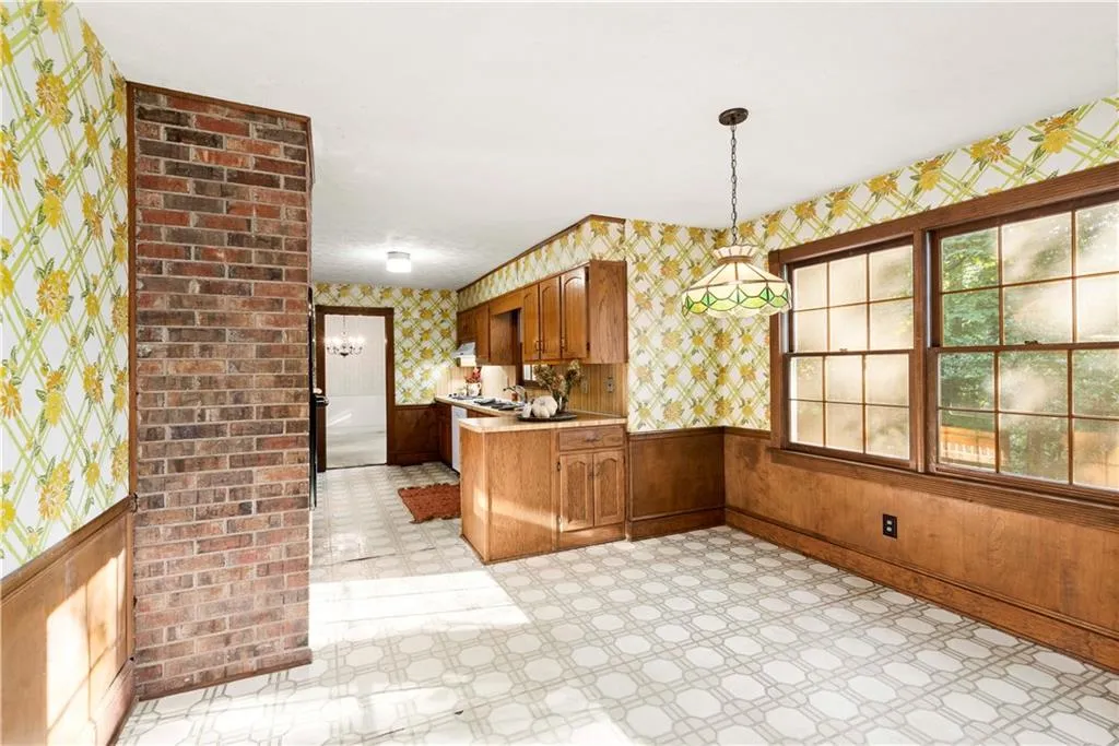 6985 Wycombe Road, Sandy Springs, Georgia 30328, 6 Bedrooms Bedrooms, ,3 BathroomsBathrooms,Residential,Sold,6985 Wycombe Road,6949540