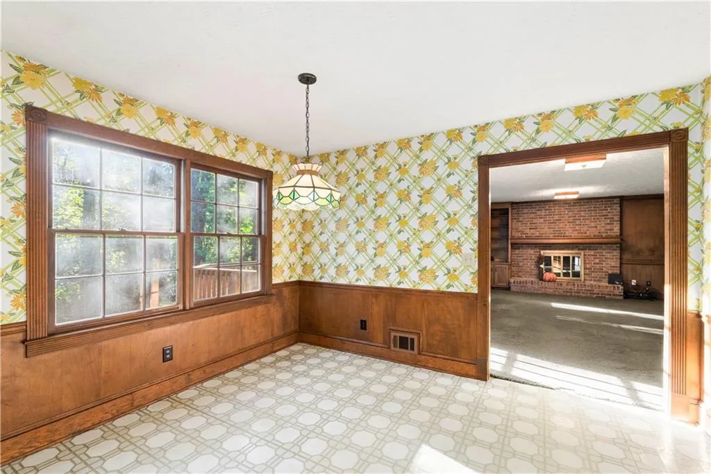 6985 Wycombe Road, Sandy Springs, Georgia 30328, 6 Bedrooms Bedrooms, ,3 BathroomsBathrooms,Residential,Sold,6985 Wycombe Road,6949540