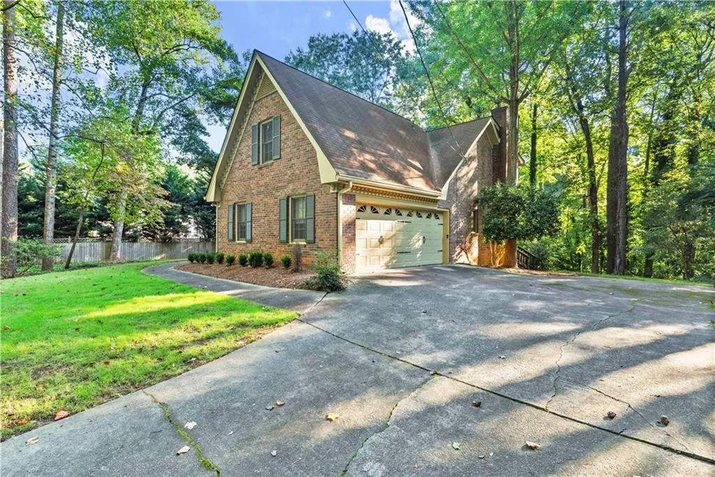 6985 Wycombe Road, Sandy Springs, Georgia 30328, 6 Bedrooms Bedrooms, ,3 BathroomsBathrooms,Residential,Sold,6985 Wycombe Road,6949540