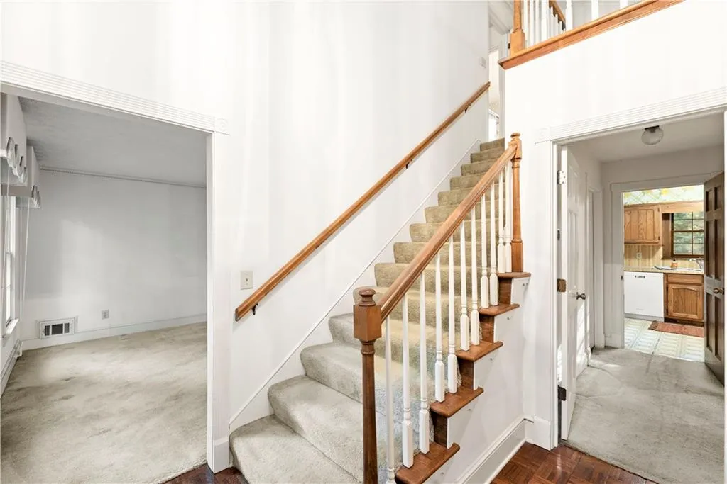 6985 Wycombe Road, Sandy Springs, Georgia 30328, 6 Bedrooms Bedrooms, ,3 BathroomsBathrooms,Residential,Sold,6985 Wycombe Road,6949540