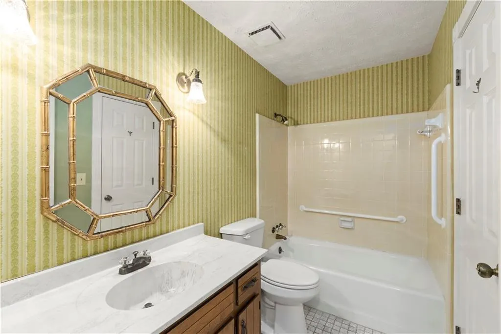 6985 Wycombe Road, Sandy Springs, Georgia 30328, 6 Bedrooms Bedrooms, ,3 BathroomsBathrooms,Residential,Sold,6985 Wycombe Road,6949540