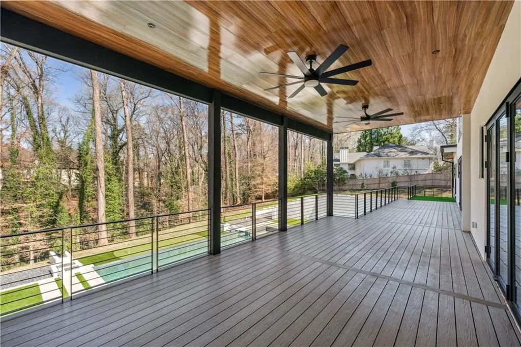 Deck featuring ceiling fan