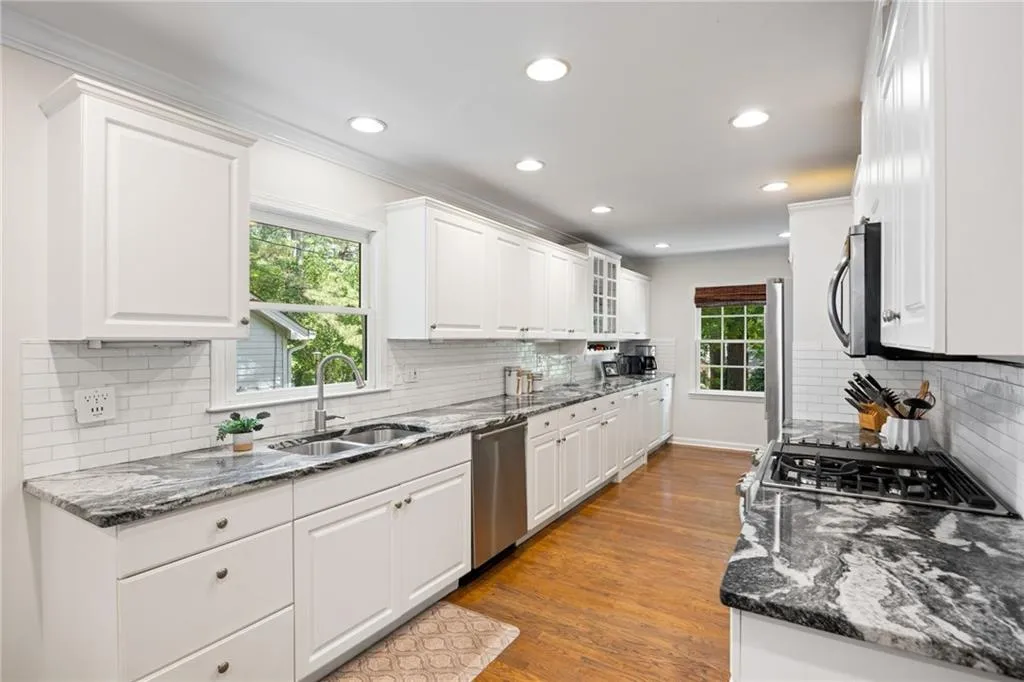 6800 Wright Road, Atlanta, Georgia 30328, 5 Bedrooms Bedrooms, ,3 BathroomsBathrooms,Residential,Sold,6800 Wright Road,7575579