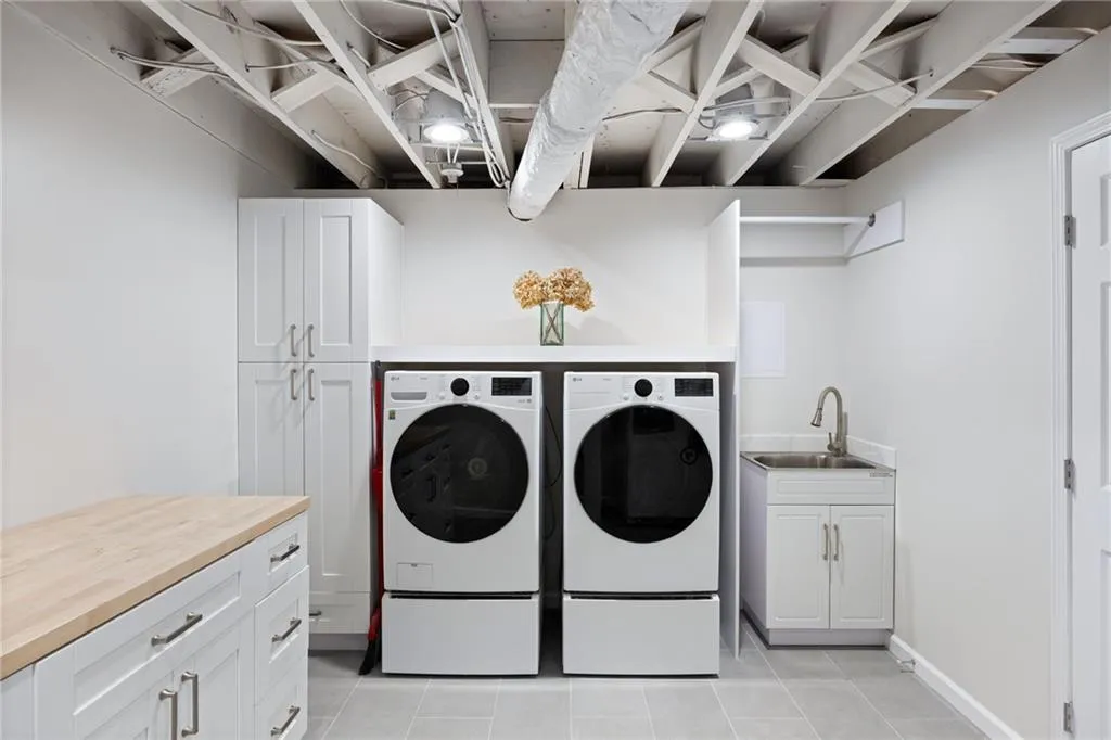 Recently added Laundry/Mud Room
