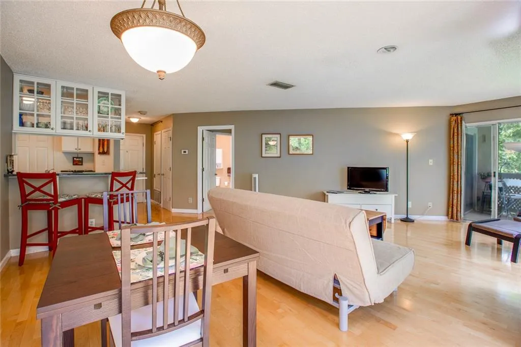 244 13th Street Ne Unit 302, Atlanta, Georgia 30309, 2 Bedrooms Bedrooms, ,2 BathroomsBathrooms,Residential,Sold,244 13th Street Ne Unit 302,6010188