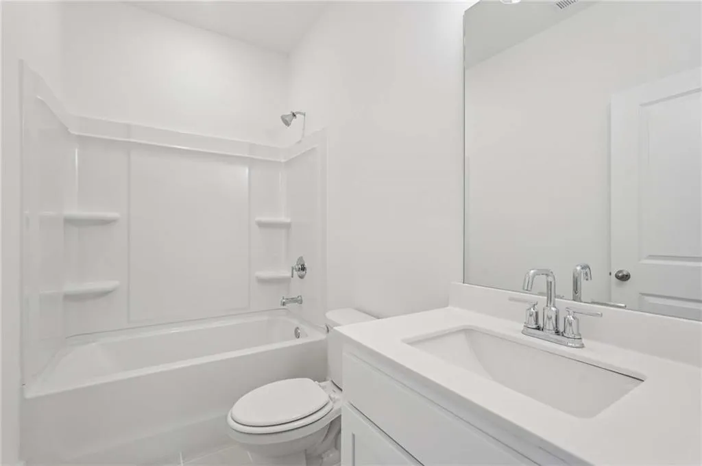 Guest bathroom. Guest bathroom.